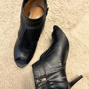 Oo la la - Peek-a-boo Bootie!